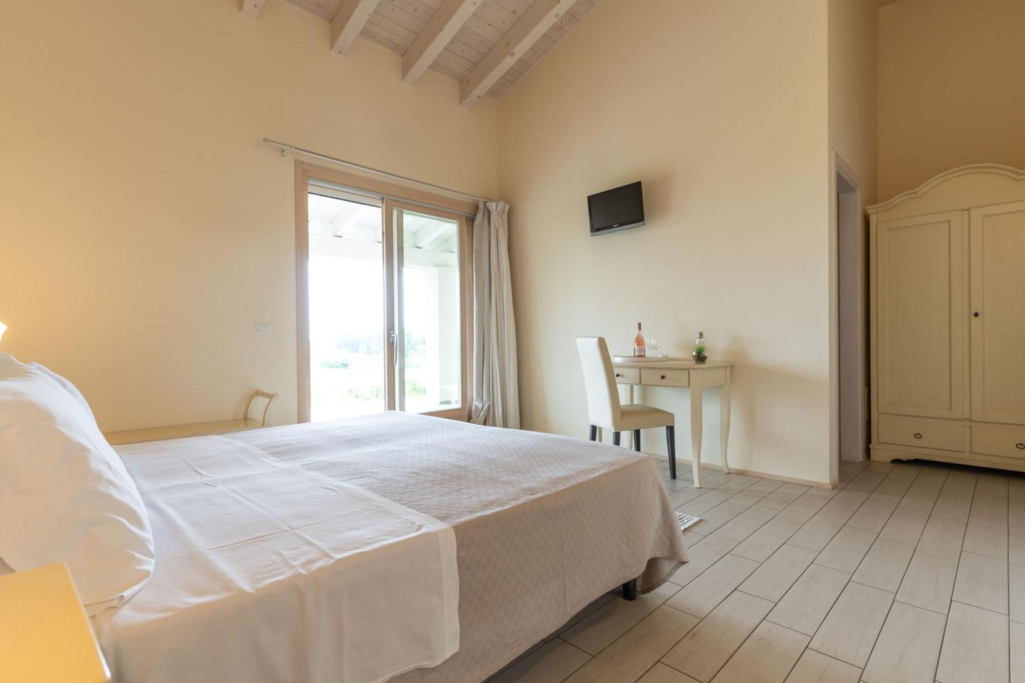 Agriturismo Colle Dei Pivi Ponti sul Mincio Bagian luar foto