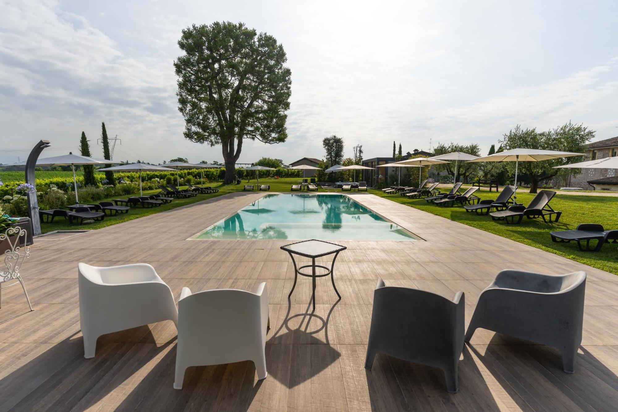 Agriturismo Colle Dei Pivi Ponti sul Mincio Bagian luar foto