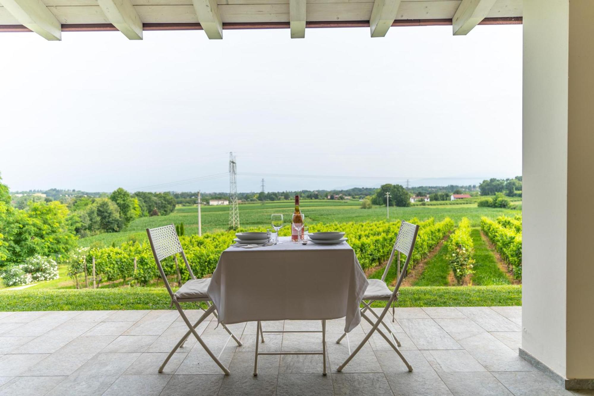 Agriturismo Colle Dei Pivi Ponti sul Mincio Bagian luar foto
