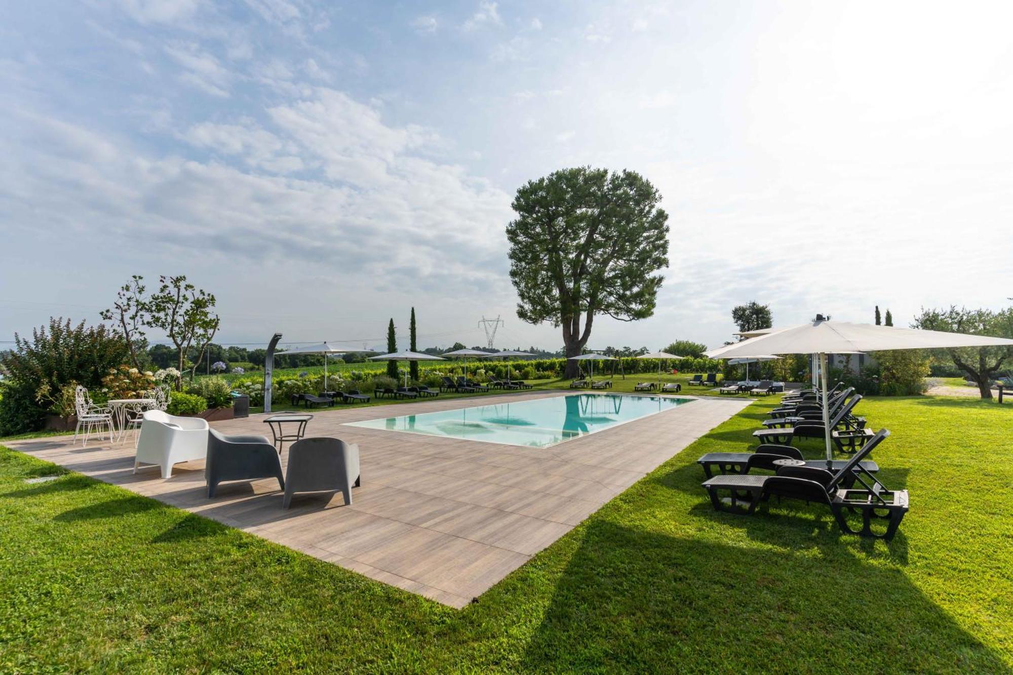 Agriturismo Colle Dei Pivi Ponti sul Mincio Bagian luar foto