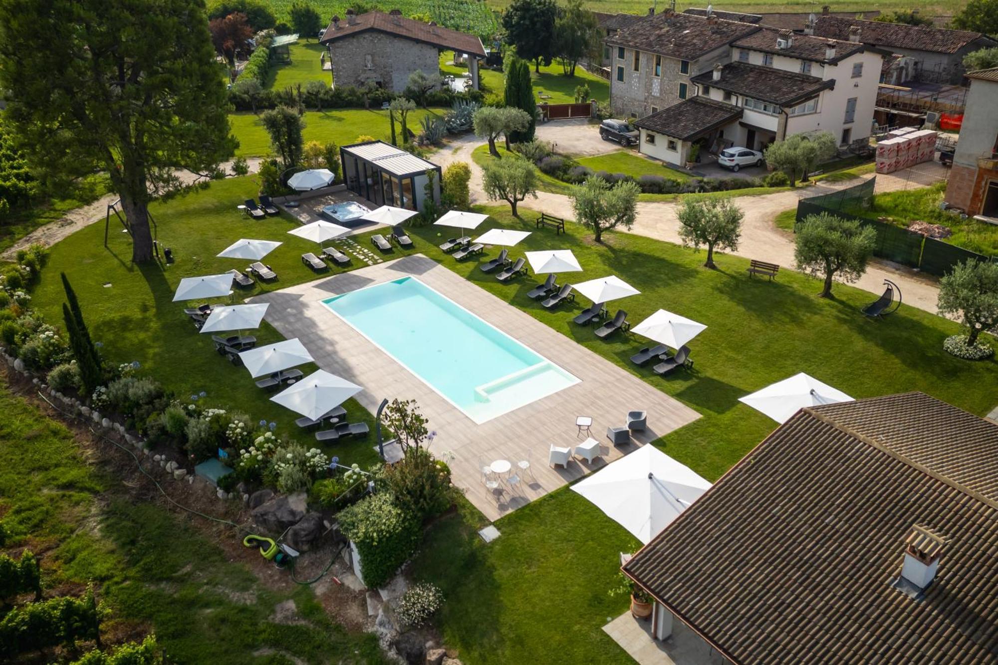 Agriturismo Colle Dei Pivi Ponti sul Mincio Bagian luar foto