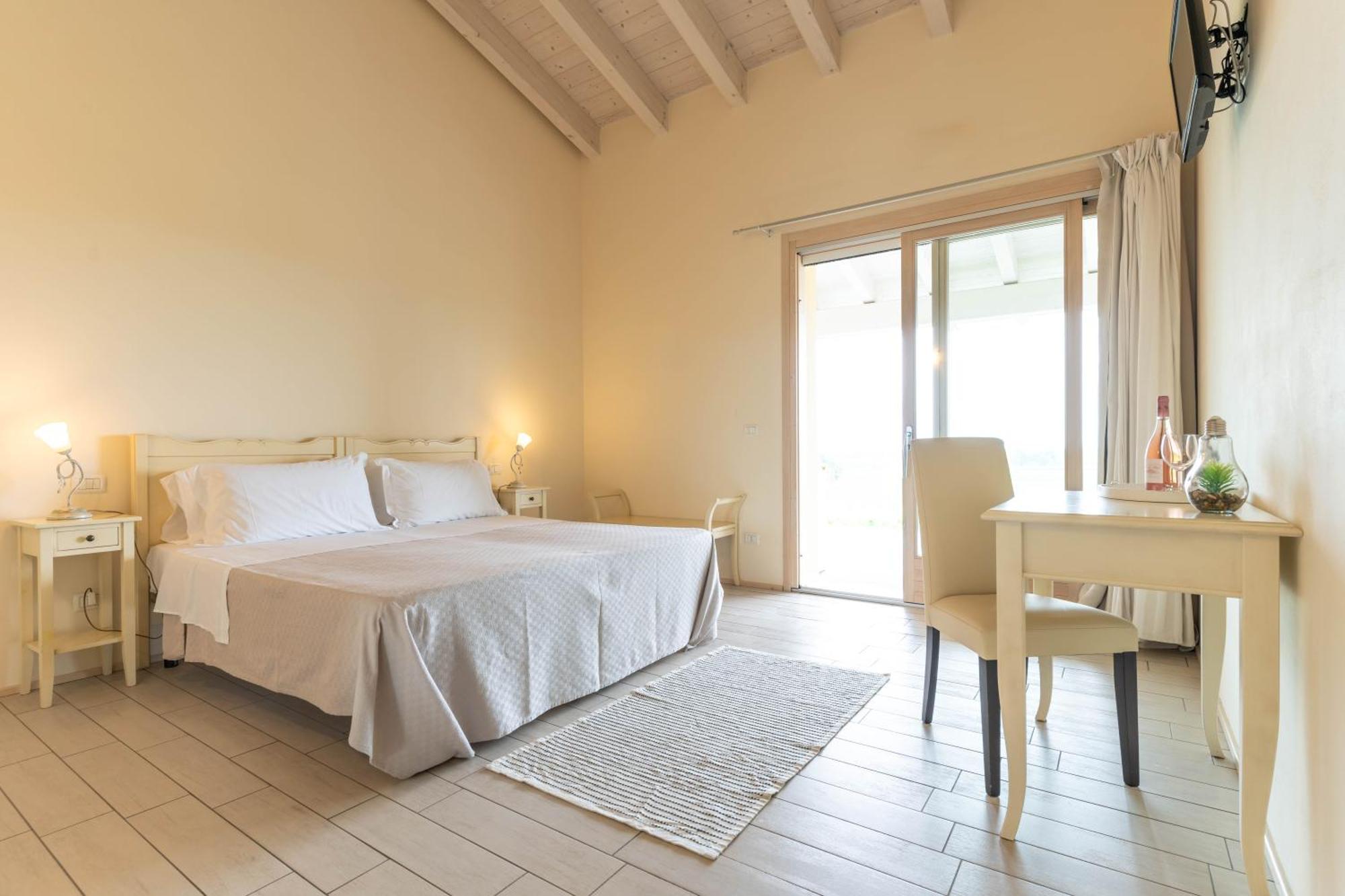 Agriturismo Colle Dei Pivi Ponti sul Mincio Bagian luar foto