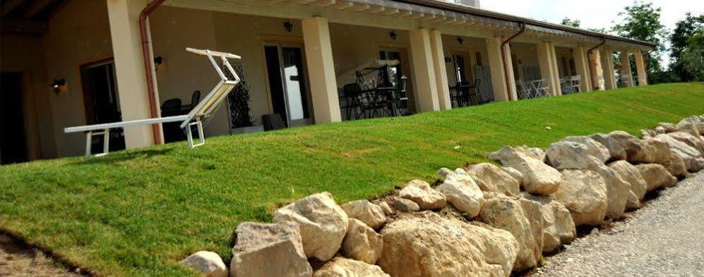 Agriturismo Colle Dei Pivi Ponti sul Mincio Bagian luar foto