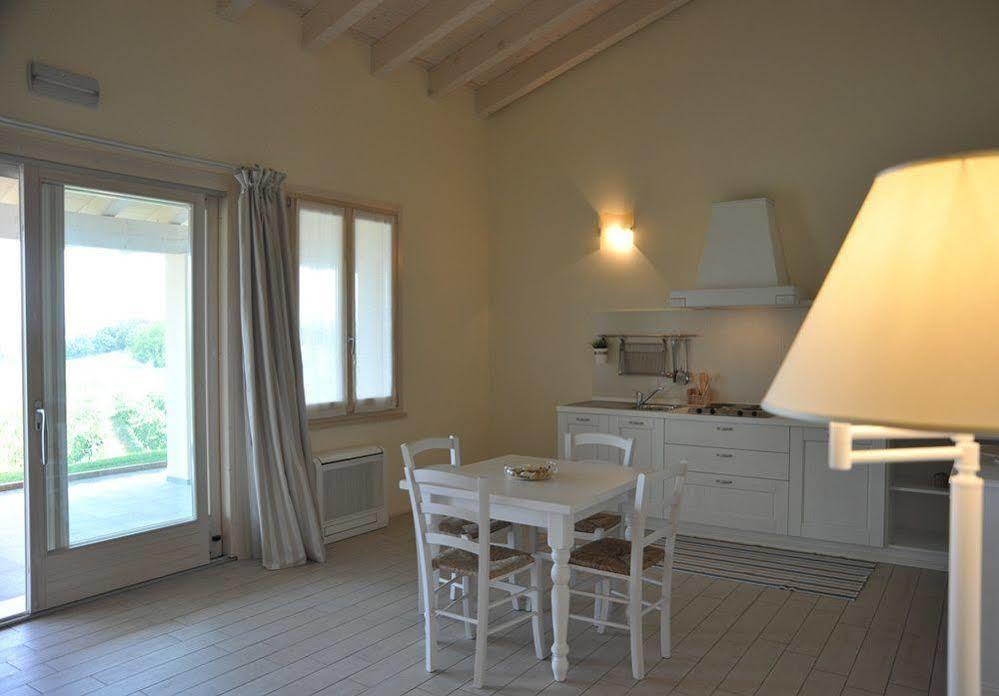 Agriturismo Colle Dei Pivi Ponti sul Mincio Bagian luar foto