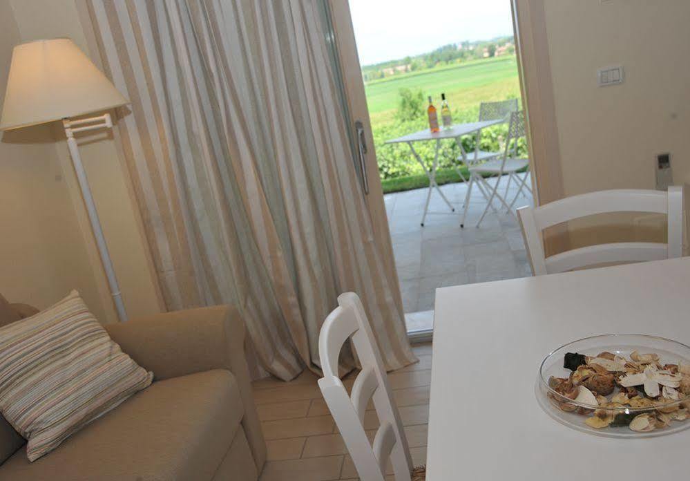 Agriturismo Colle Dei Pivi Ponti sul Mincio Bagian luar foto