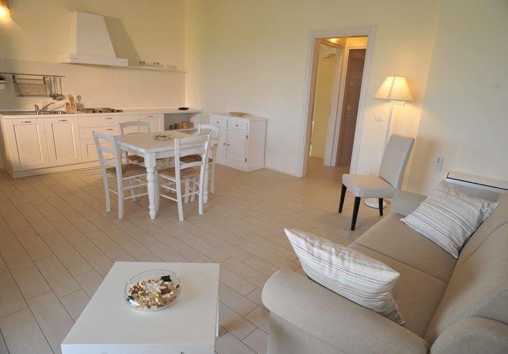 Agriturismo Colle Dei Pivi Ponti sul Mincio Bagian luar foto