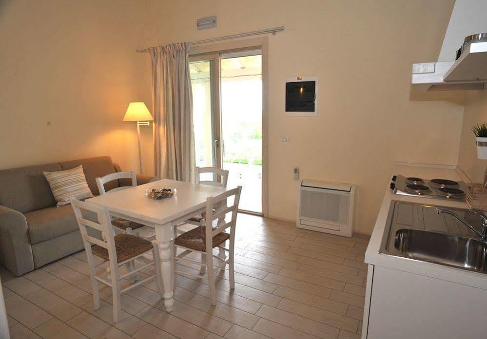 Agriturismo Colle Dei Pivi Ponti sul Mincio Bagian luar foto