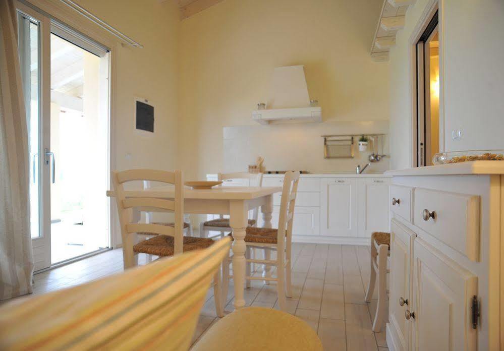 Agriturismo Colle Dei Pivi Ponti sul Mincio Bagian luar foto