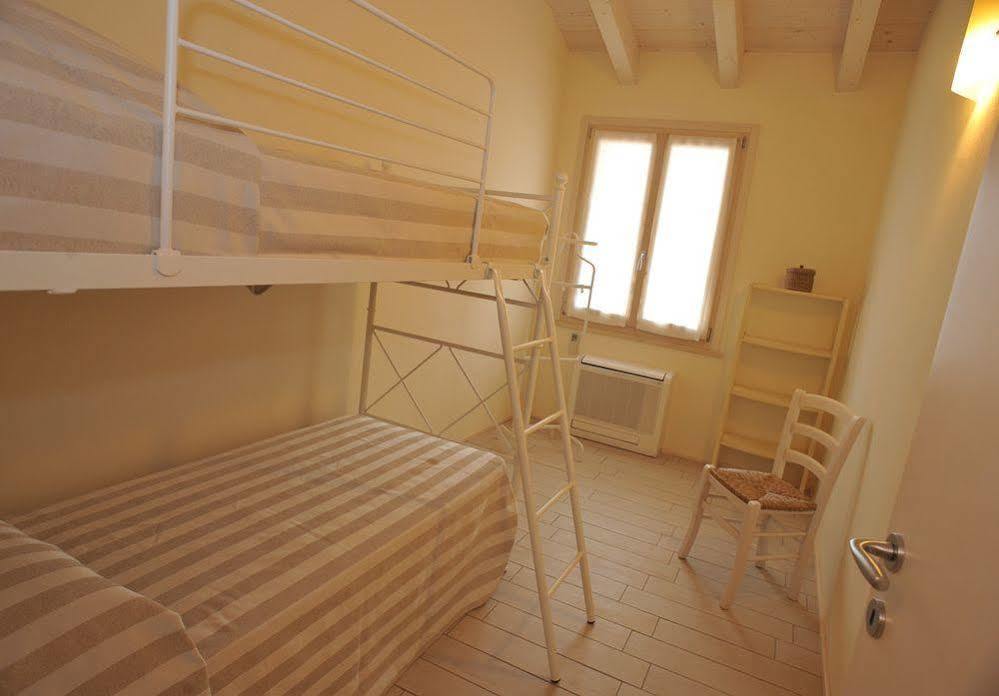 Agriturismo Colle Dei Pivi Ponti sul Mincio Bagian luar foto