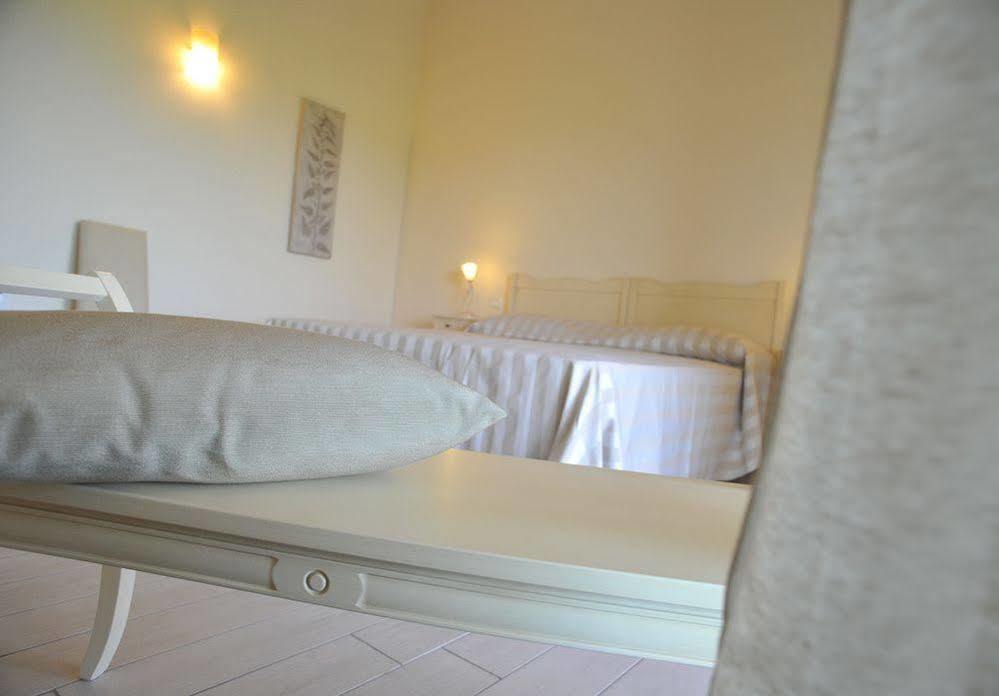 Agriturismo Colle Dei Pivi Ponti sul Mincio Bagian luar foto
