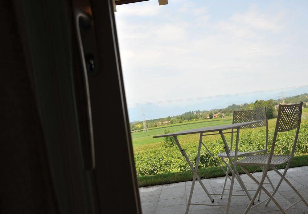 Agriturismo Colle Dei Pivi Ponti sul Mincio Bagian luar foto